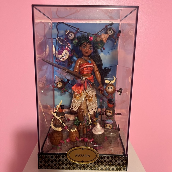 Disney store limited edition Moana doll new in box. Comes with slip cover. - Picture 1 of 1